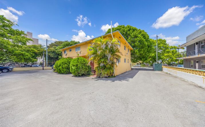Pictures of Multifamily property located at 840 NW 4th St, Miami, FL 33128 for sales - image #1