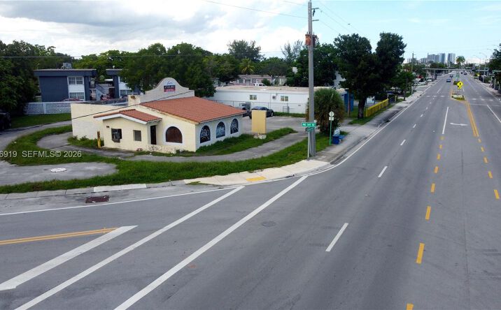 Pictures of Retail property located at 14100 W Dixie Hwy, North Miami, FL 33161 for sales - image #1