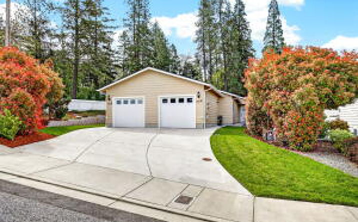 Pictures of Multifamily property located at 3001 University Road, A & B, Grants Pass, OR 97527 for sales - image #1