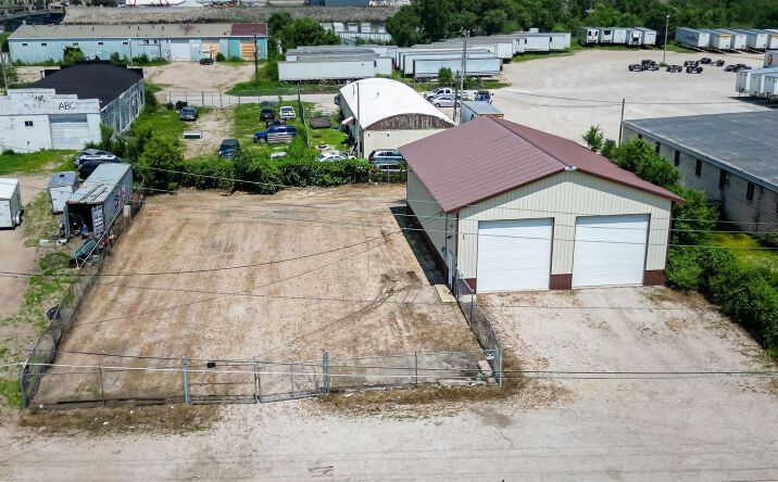 Pictures of Special Purpose property located at 2021 Commercial Street, Waterloo, IA 50702 for sales - image #1