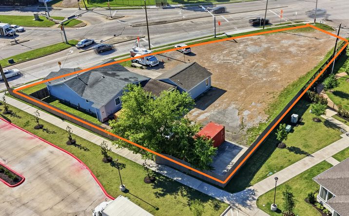 Pictures of Office, Retail property located at 2106 Antoine Dr, Houston, TX 77055 for sales - image #1