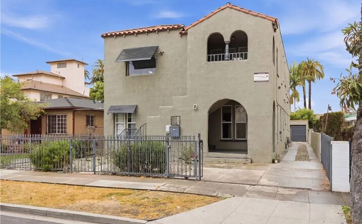 Pictures of Multifamily property located at 2911 S Palm Grove Avenue, Los Angeles, CA 90016 for sales - image #1