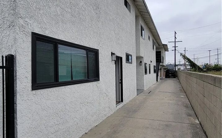 Pictures of Multifamily property located at 2532 Hauser, Los Angeles, CA 90016 for sales - image #1