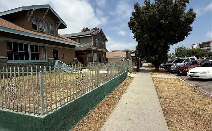 Pictures of Multifamily property located at 1403 Elm, Long Beach, CA 90813 for sales - image #1