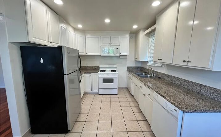 Pictures of Multifamily property located at 11901 W Washington, Los Angeles, CA 90066 for sales - image #1