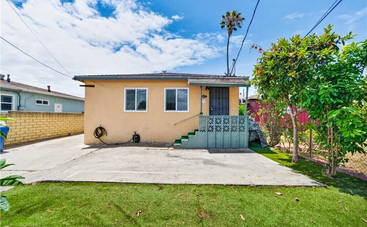Pictures of Multifamily property located at 981 W Upland, San Pedro, CA 90731 for sales - image #1