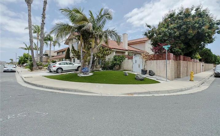 Pictures of Multifamily property located at 8552 Bermuda, Westminster, CA 92683 for sales - image #1
