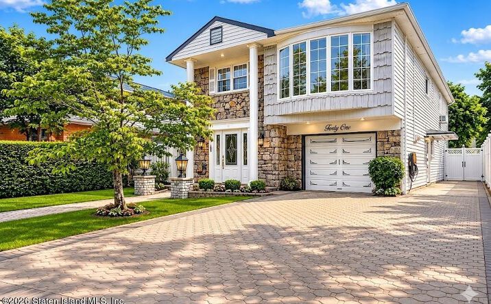 Pictures of Multifamily property located at 41 Sleepy Hollow Road, Staten Island, NY 10314 for sales - image #1