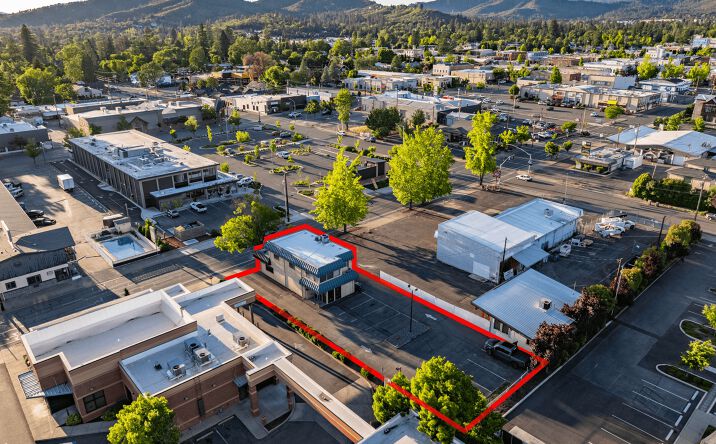 Pictures of Office property located at 735 Southeast 7th Street, Grants Pass, OR 97526 for sales - image #1