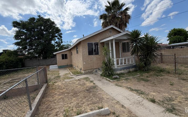Pictures of Multifamily property located at 113 Harris Drive A & B, Bakersfield, CA 93308 for sales - image #1