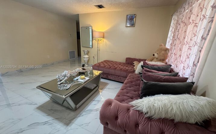 Pictures of Multifamily property located at 5923 Fillmore St, Hollywood, FL 33021 for sales - image #1