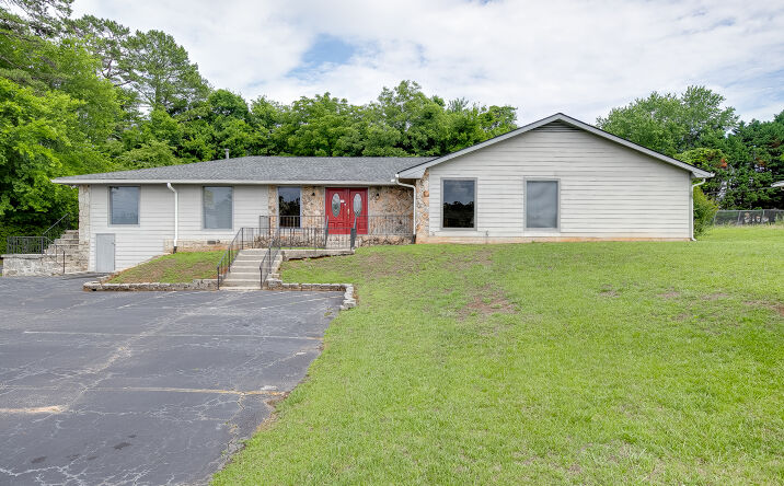 Pictures of Office property located at 3274 STONE MOUNTAIN HWY, SNELLVILLE, GA 30078-4123 for sales - image #1