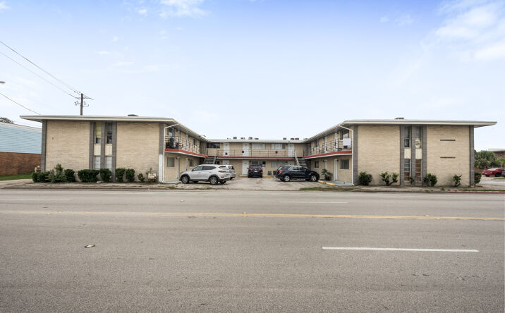 Pictures of Multifamily property located at 516 Holiday Drive, Galveston, TX 77550 for sales - image #1