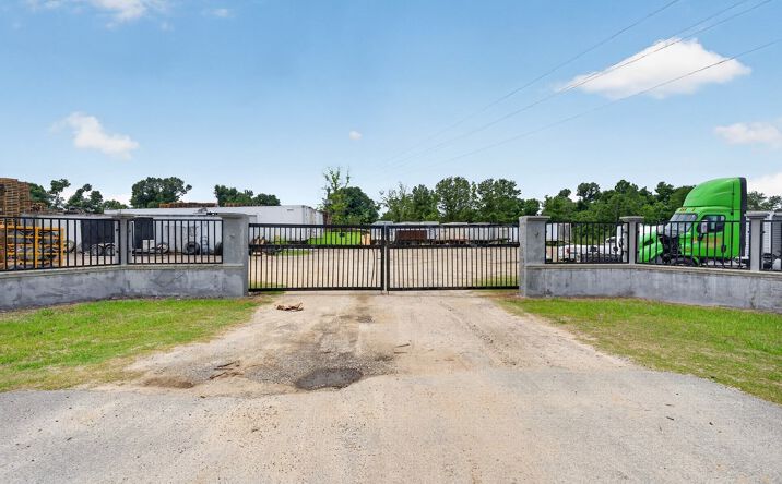 Pictures of Industrial property located at 3809 Hwy 32 W, Douglas, GA 31535 for sales - image #1