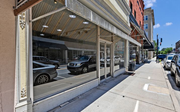 Pictures of Retail property located at 1211 MAIN ST, NEWBERRY, SC 29108-3427 for sales - image #1