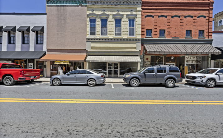 Pictures of Retail property located at 1211 MAIN ST, NEWBERRY, SC 29108-3427 for sales - image #1