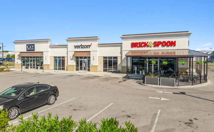 Pictures of Retail property located at 140 Eisenhower Drive, Biloxi, MS 39531 for sales - image #1