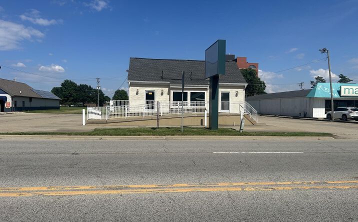 Pictures of Retail, Office property located at 712 N WEBSTER Street, Taylorville, IL 62568 for sales - image #1