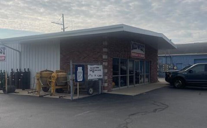 Pictures of Mixed Use, Industrial property located at 906 Calumet Avenue, Valparaiso, IN 46383 for sales - image #1