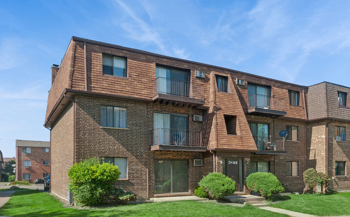 Pictures of Multifamily property located at 3488 Salem walk, Northbrook, IL 60062 for sales - image #1