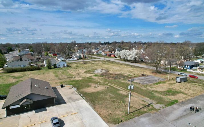 Pictures of Mixed Use property located at 613 E 5th Street, Metropolis, IL 62960 for sales - image #1