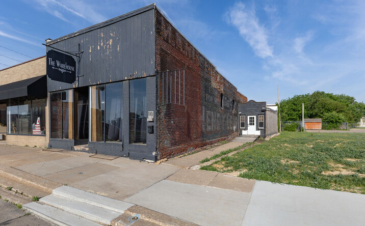 Pictures of Retail property located at 110 N 2nd Street, Clinton, IA 52732 for sales - image #1