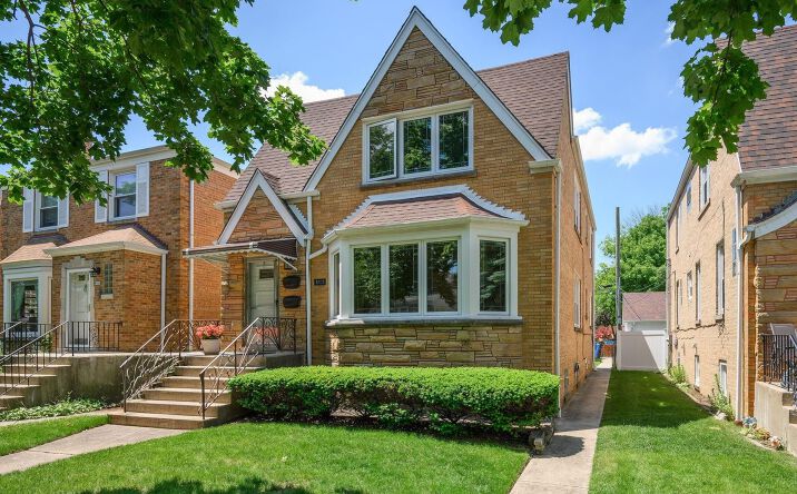 Pictures of Multifamily property located at 6038 N Austin Avenue, Chicago, IL 60646 for sales - image #1