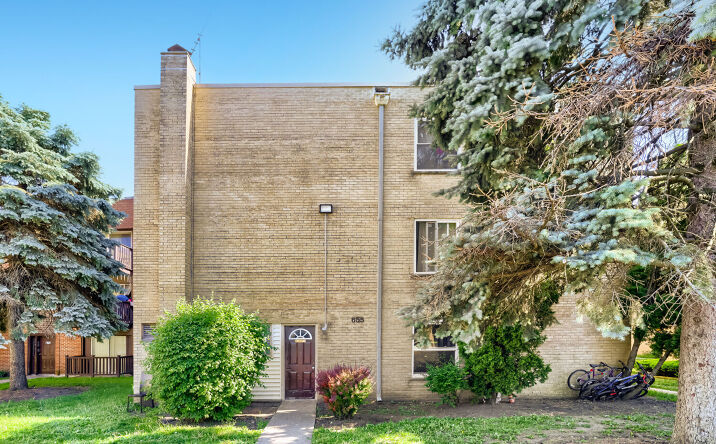 Pictures of Multifamily property located at 655 Piper Lane, Prospect Heights, IL 60070 for sales - image #1