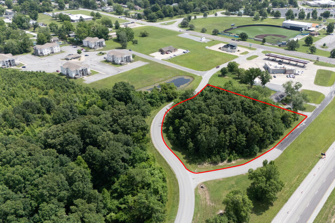 Pictures of Retail, Office, Land property located at 1100 Pin Oak Drive, Carterville, IL 62918 for sales - image #1