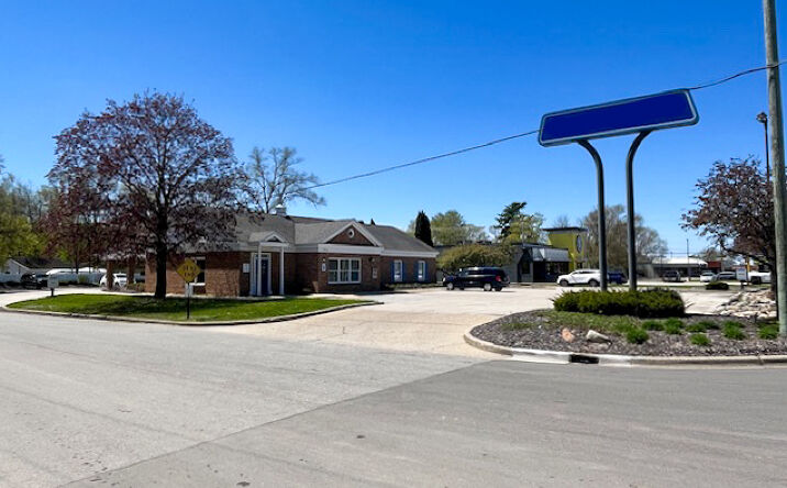 Pictures of Retail property located at 2133 East Apple Avenue, Muskegon, MI 49442 for sales - image #1