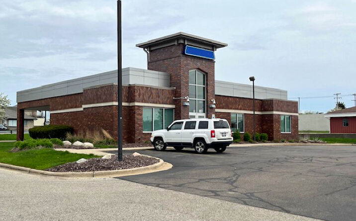 Pictures of Retail property located at 857 4 Mile Road Northwest, Grand Rapids, MI 49544 for sales - image #1