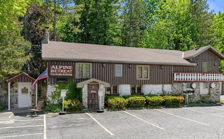 Pictures of Retail, Mixed Use property located at 1380 Friess Lake Rd, Hubertus, WI 53033 for sales - image #1