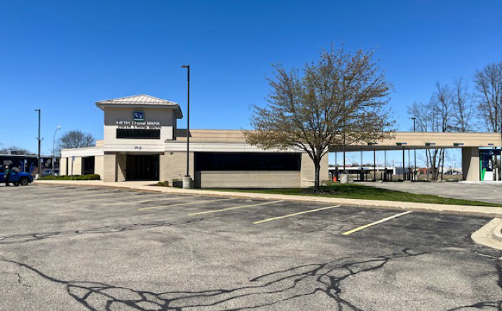 Pictures of Retail property located at 710 Seminole Road, Norton Shores, MI 49441 for sales - image #1
