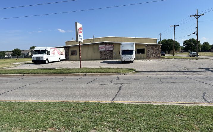 Pictures of Industrial, Special Purpose property located at 2701 SW LEE BLVD, LAWTON, OK 73505-8314 for sales - image #1