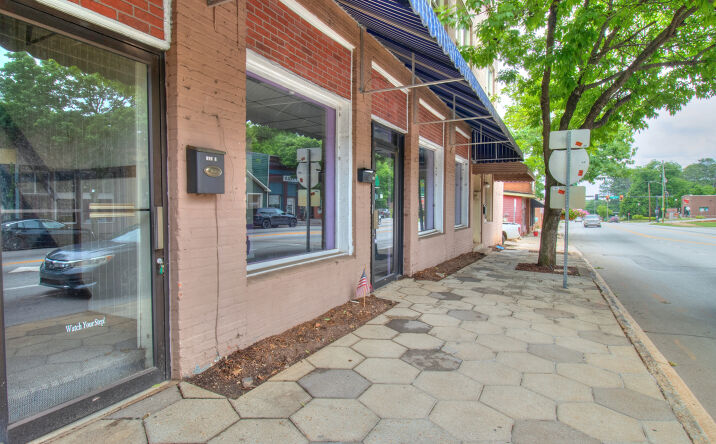 Pictures of Retail, Office, Mixed Use property located at 104 E BROAD ST, GREENSBORO, GA 30642-1302 for sales - image #1