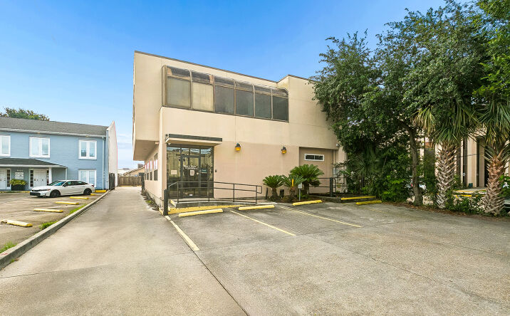 Pictures of Office property located at 2309 N HULLEN Street, Metairie, LA 70001 for sales - image #1