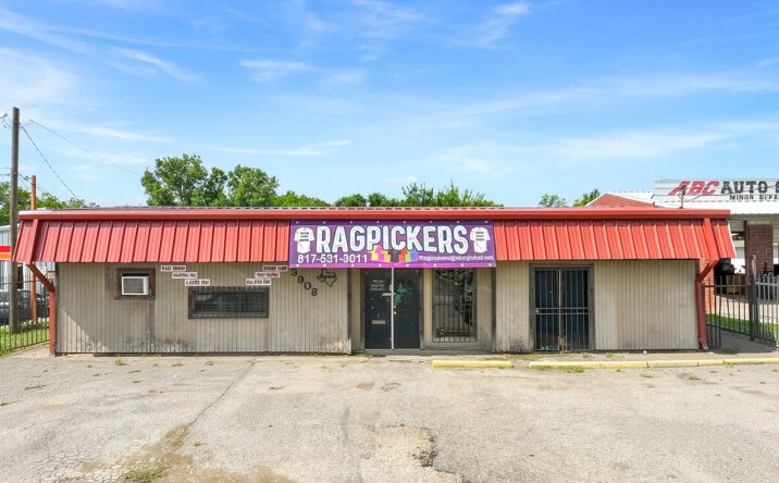 Pictures of Retail, Office, Industrial property located at 3908 Mansfield Highway, Forest Hill, TX 76119 for sales - image #1