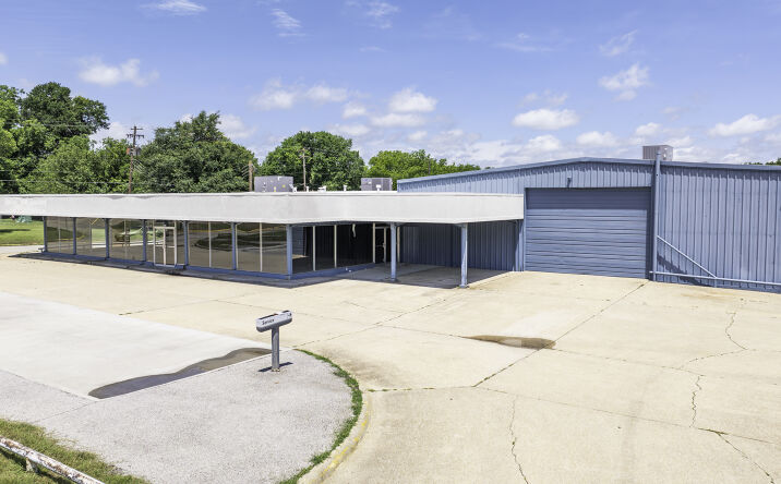 Pictures of Retail property located at 1511 W BROADWAY ST, ARDMORE, OK 73401-2841 for sales - image #1