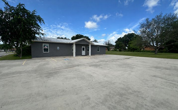 Pictures of Office property located at 200 West College Avenue, Devine, TX 78016 for sales - image #1