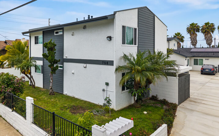 Pictures of Multifamily property located at 758 W. 20th Street, Costa Mesa, CA 92627 for sales - image #1