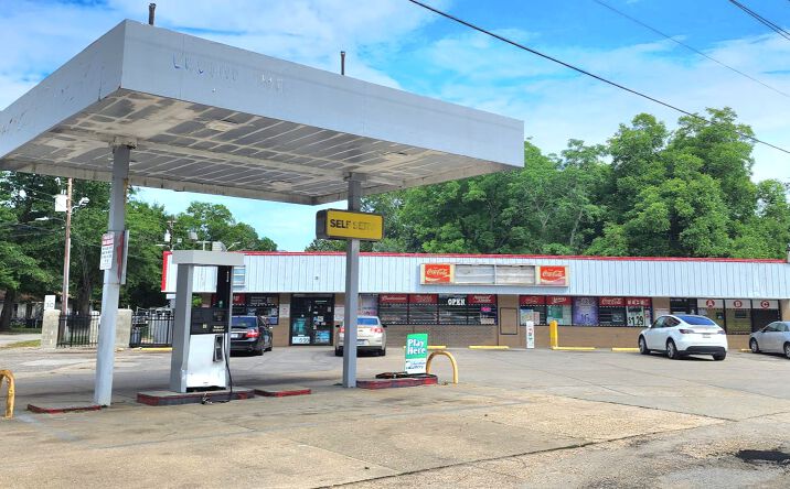 Pictures of Retail property located at 401 Lockemy Highway, Dillon, SC 29536 for sales - image #1