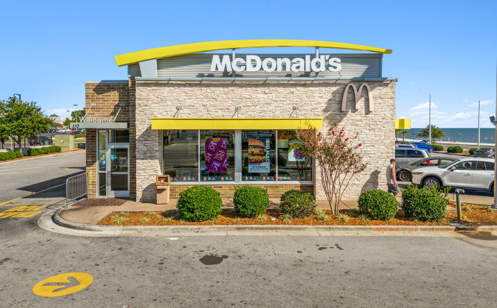 Pictures of Retail property located at 110 Eisenhower Drive, Biloxi, MS 39531 for sales - image #1
