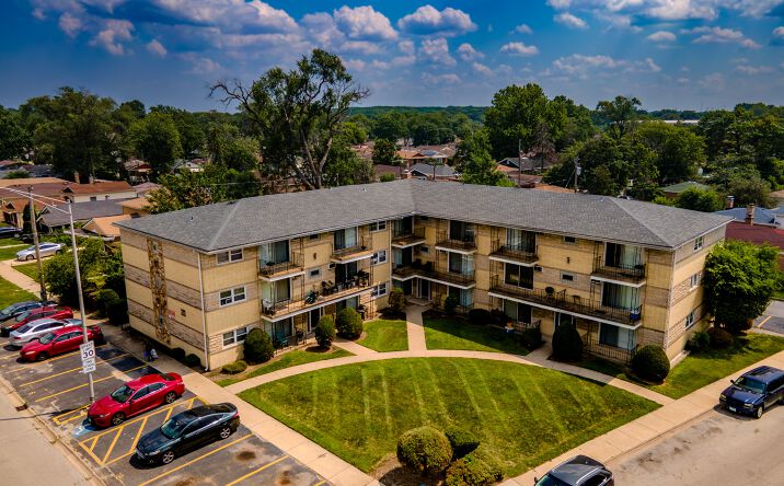 Pictures of Multifamily property located at 1025-1029 W Vermont Ave, Calumet Park, IL 60827 for sales - image #1