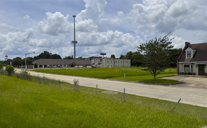 Pictures of Land property located at 8058 One Calais Avenue, Baton Rouge, LA 70809 for sales - image #1