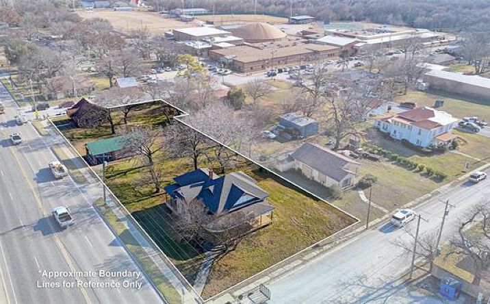 Pictures of Retail, Office, Business for Sale property located at 408 S Broad Street, Saint Jo, TX 76265 for sales - image #1