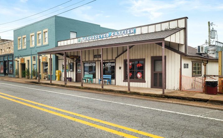 107 E Main Street, Hardy