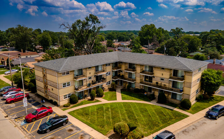 Pictures of Multifamily property located at 1025 W Vermont Avenue, Calumet Park, IL 60827 for sales - image #1