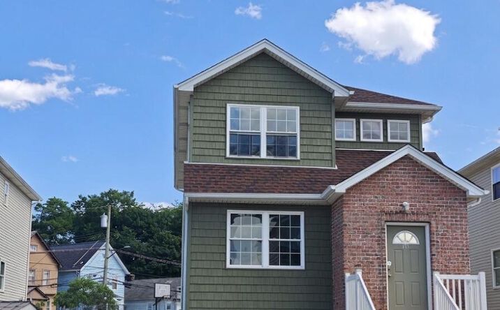 Pictures of Multifamily property located at 18 Edgeview Lane, Staten Island, NY 10302 for sales - image #1