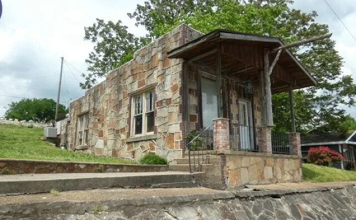 Pictures of Retail property located at 142 Main St, Calico Rock, AR 72519 for sales - image #1