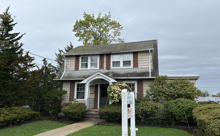Pictures of Office property located at 8 Manor Road, Smithtown, NY 11787 for sales - image #1